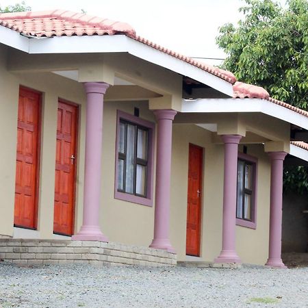 Mbopha Guest House Ulundi Eksteriør billede